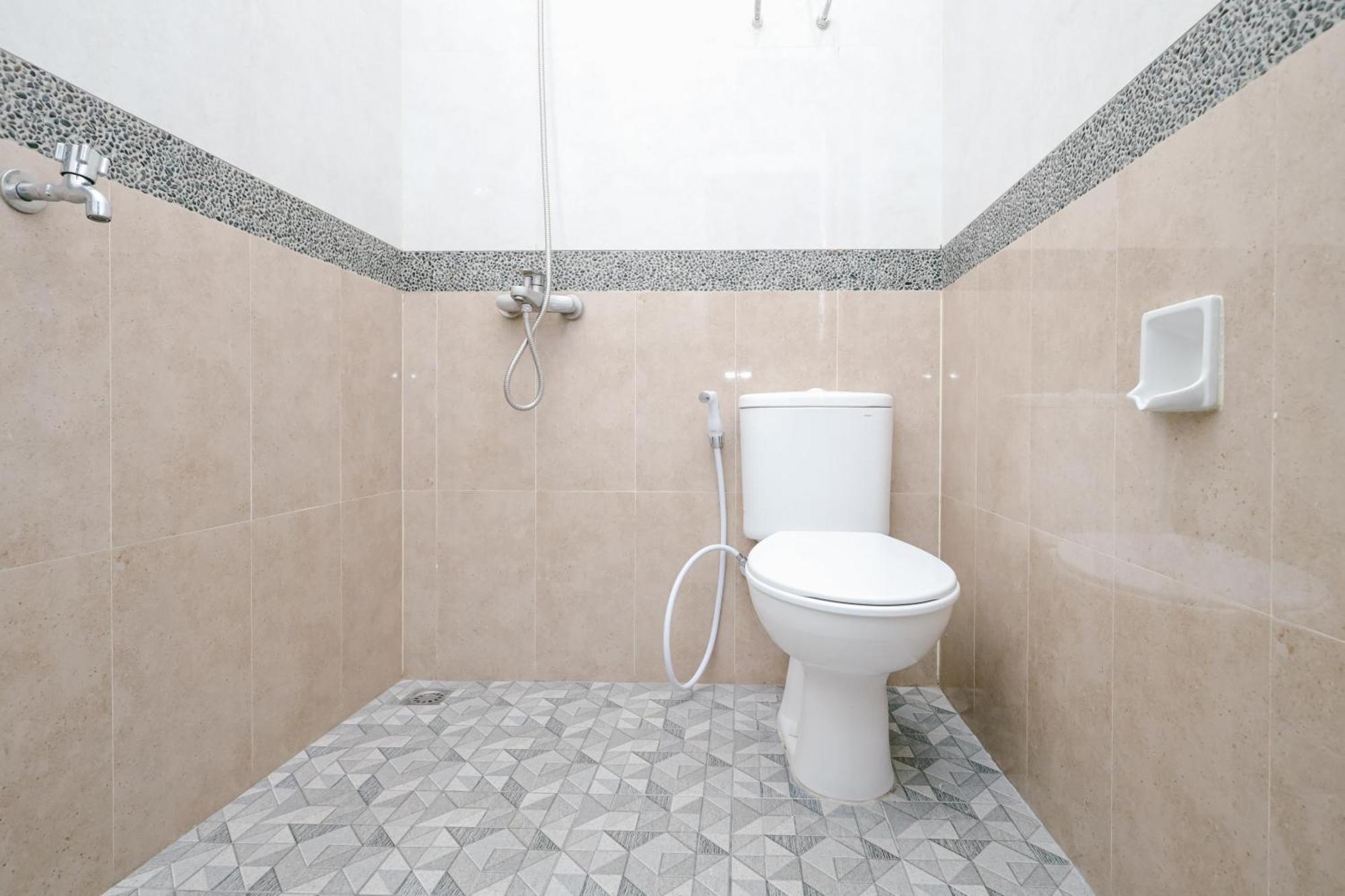 B Syariah Guest House Lumajang Dış mekan fotoğraf