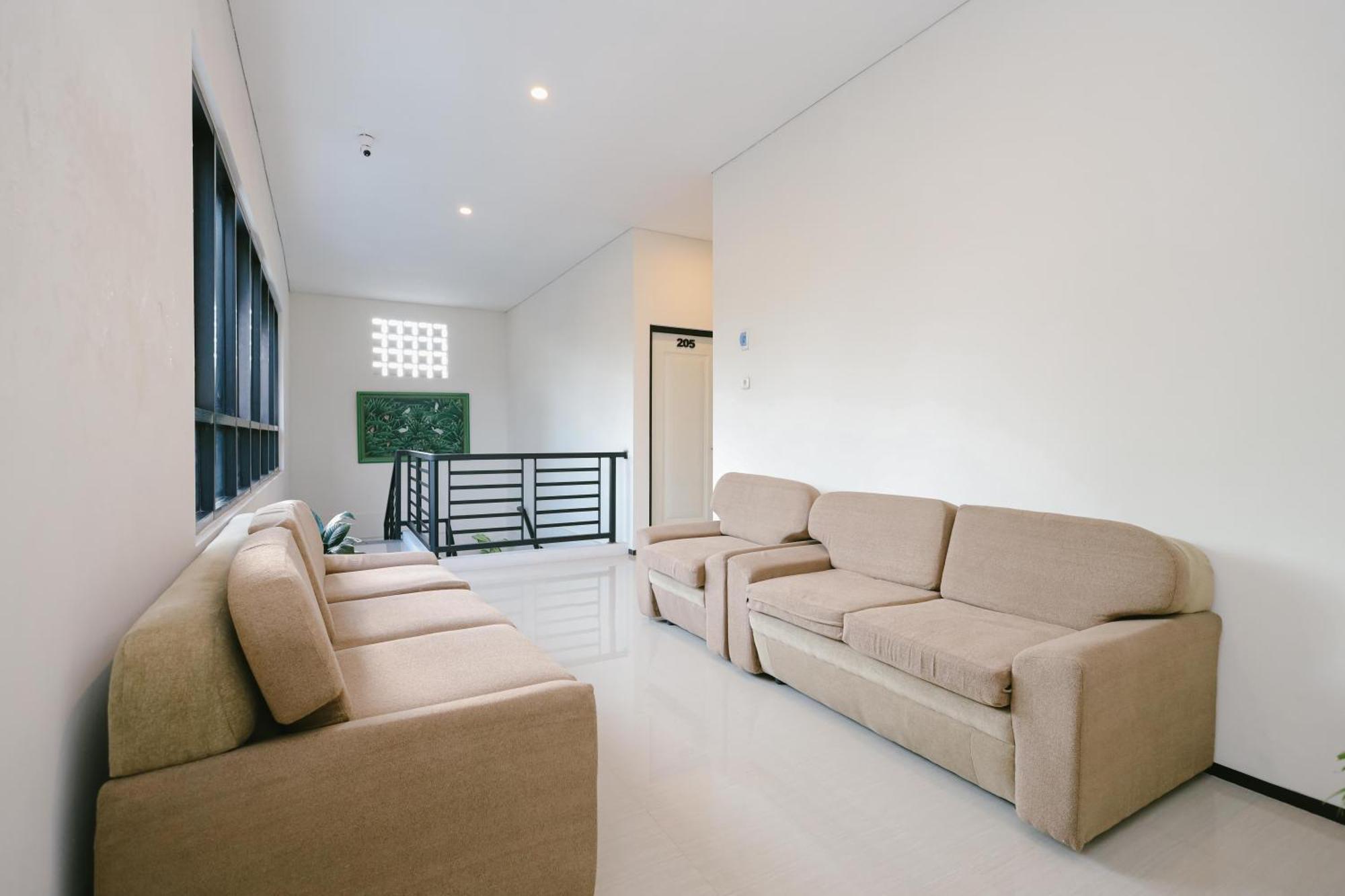 B Syariah Guest House Lumajang Dış mekan fotoğraf